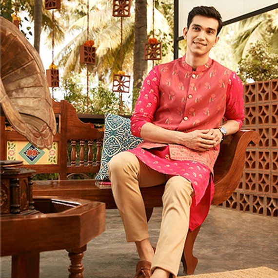 http://13.201.150.207/products/men-magenta-pink-golden-floral-printed-thread-work-floral-kurta-2