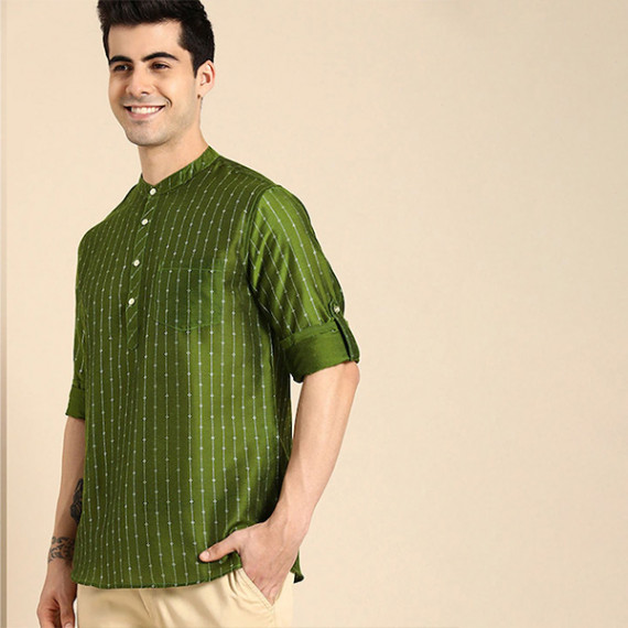 http://13.201.150.207/products/men-olive-green-gold-toned-ethnic-motifs-woven-design-kurta
