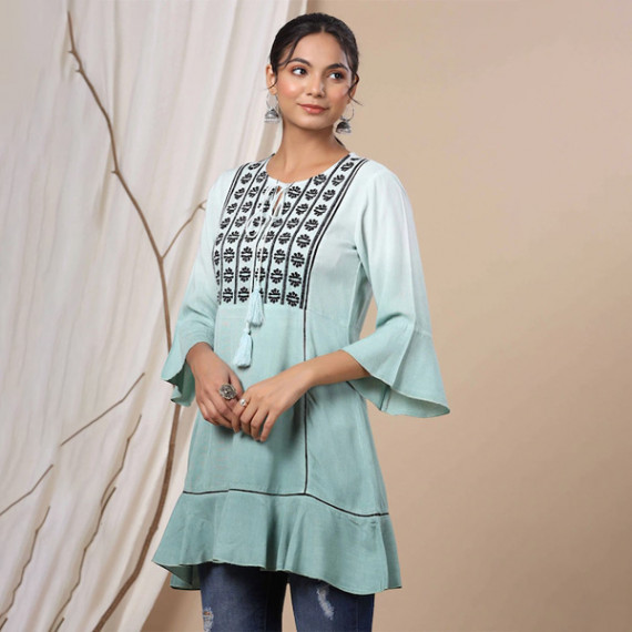 http://13.201.150.207/products/women-green-tunics