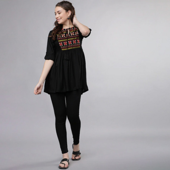 http://13.201.150.207/products/women-black-solid-tunic
