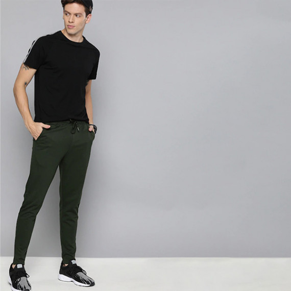 http://13.201.150.207/products/men-olive-green-straight-fit-solid-track-pants