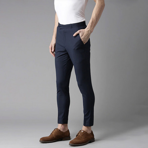 http://13.201.150.207/products/men-navy-blue-tapered-fit-trousers