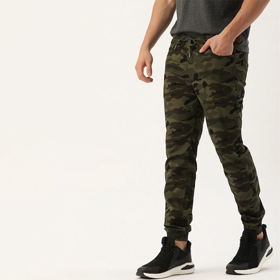 http://13.201.150.207/products/men-olive-green-camouflage-printed-slim-fit-joggers-trousers