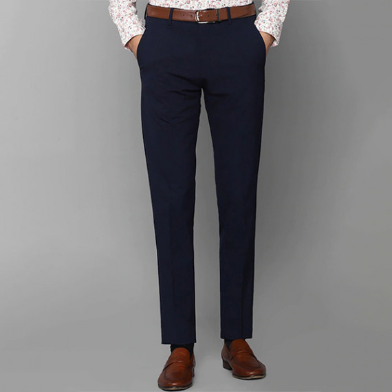 http://13.201.150.207/products/men-navy-blue-slim-fit-trousers