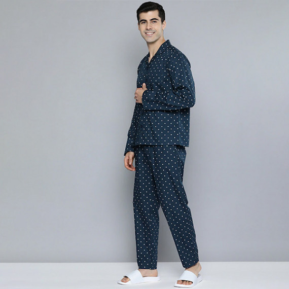 http://13.201.150.207/products/men-navy-blue-white-printed-pure-cotton-night-suit
