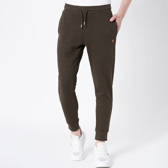 http://13.201.150.207/products/men-olive-solid-joggers