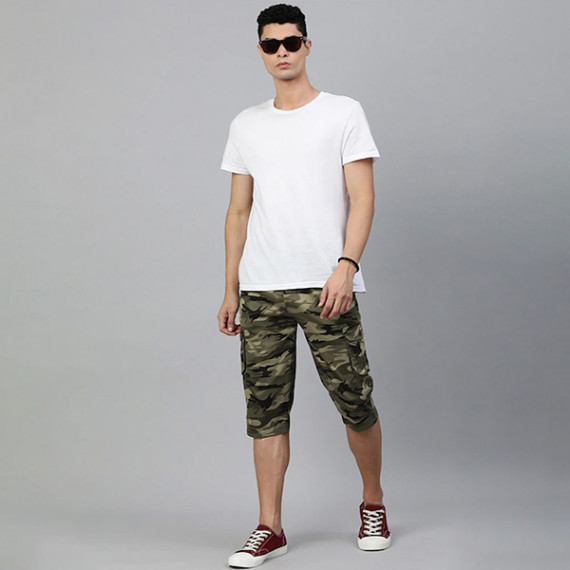 http://13.201.150.207/products/men-olive-green-beige-camouflage-printed-pure-cotton-34th-cargo-shorts
