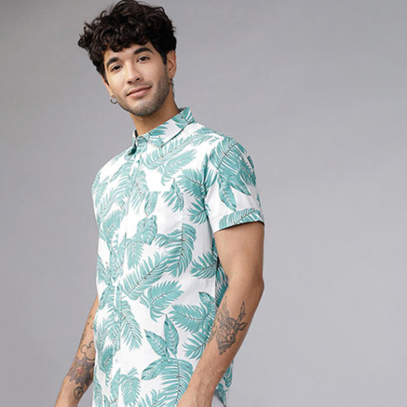 http://13.201.150.207/products/men-green-white-slim-fit-printed-casual-shirt