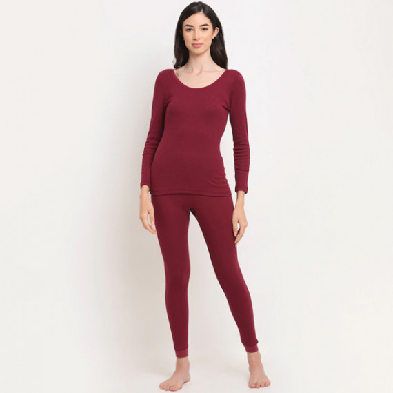 http://13.201.150.207/products/women-maroon-striped-thermal-top