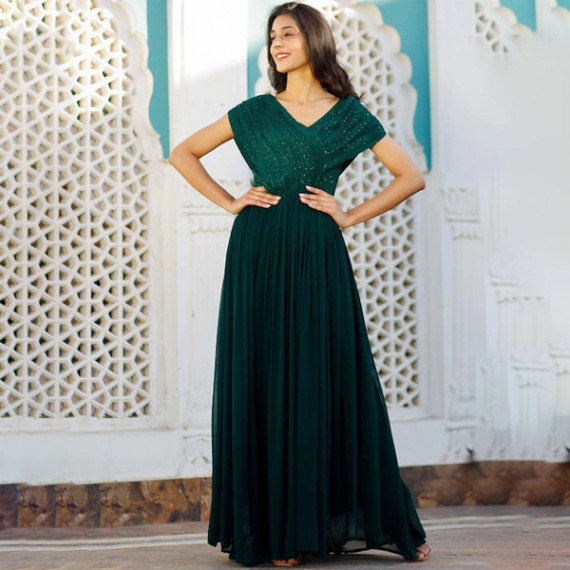 http://13.201.150.207/products/green-embellished-maxi-dress